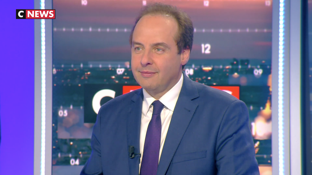 « Etre « ni droite ni gauche » ne fait pas de vous un centriste. Le centre n’est pas une position, c’est une conviction. »