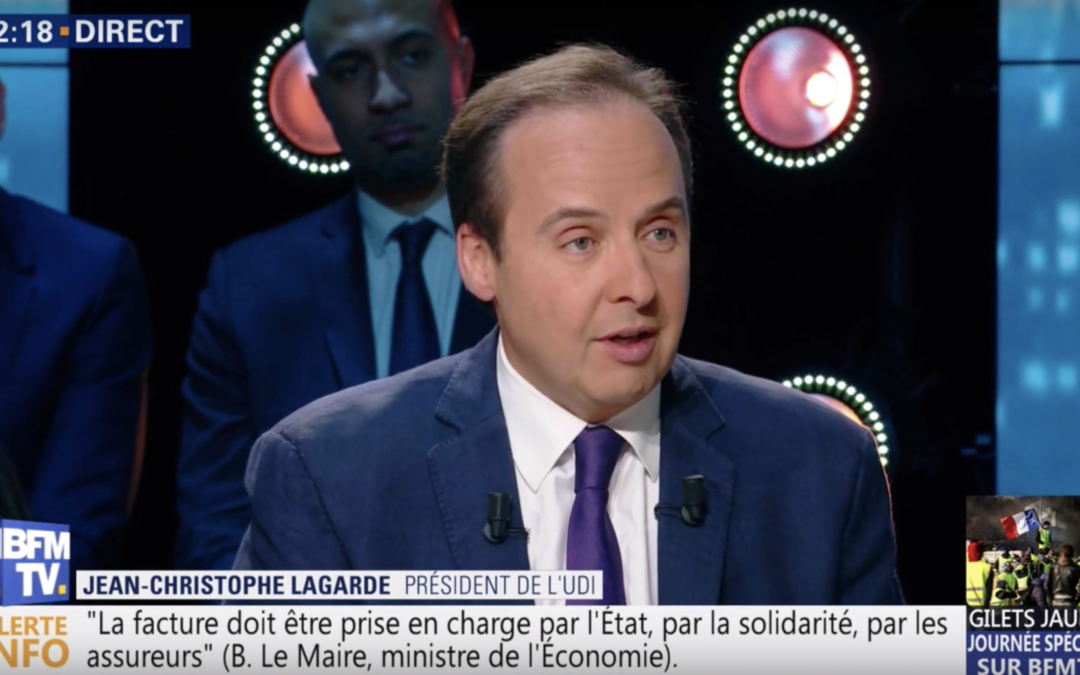 Emmanuel Macron a deux choses à faire : annoncer des mesures de justice fiscale et sociale, et amorcer un changement dans les institutions.