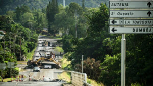 New Caledonia, airport, roadblocks