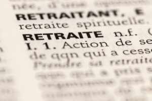 Retraite – photo macro de la définition du dictionnaire français
