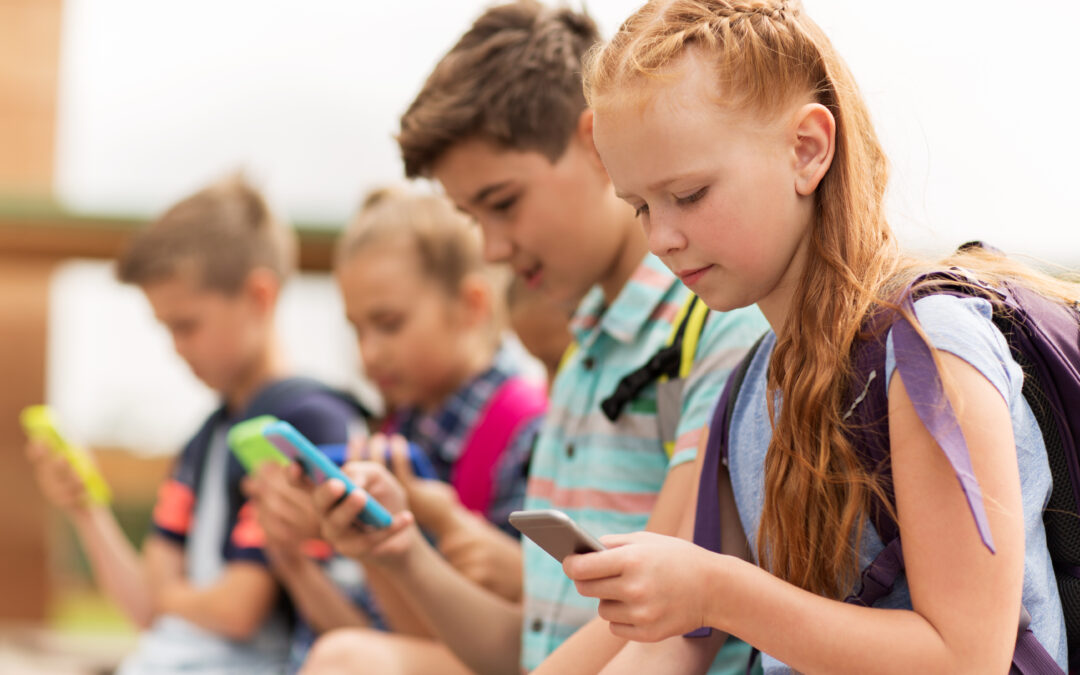 Réseaux sociaux, protégeons les moins de 15 ans