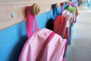 Cartables d’élèves.