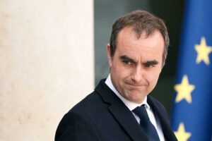 Paris, France. 14th Oct, 2025. French Prime Minister Sebastien Lecornu exits the Elysee Palace after the Council of Ministers in Paris, on October 14, 2025. Photo by Firas Abdullah/ABACAPRESS.COM Credit: Abaca Press/Alamy Live News