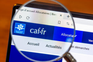 Clamart, France – 4 janvier 2024: Détail du site internet ‘caf.fr’ de la Caisse d’Allocations Familiales (CAF), organisme français chargé de verser des prestations financières familiales ou sociales