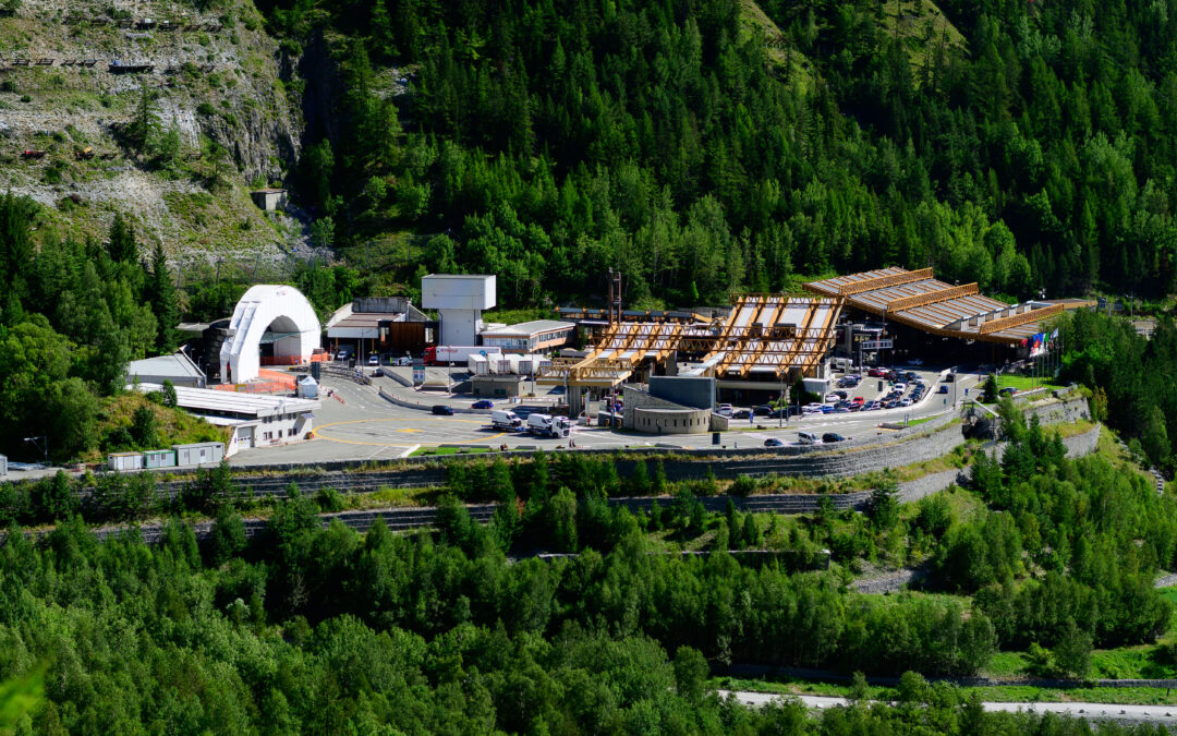 Doublement du tunnel du Mont-Blanc : pourquoi refuser le retour du tout-routier dans nos vallées alpines ?